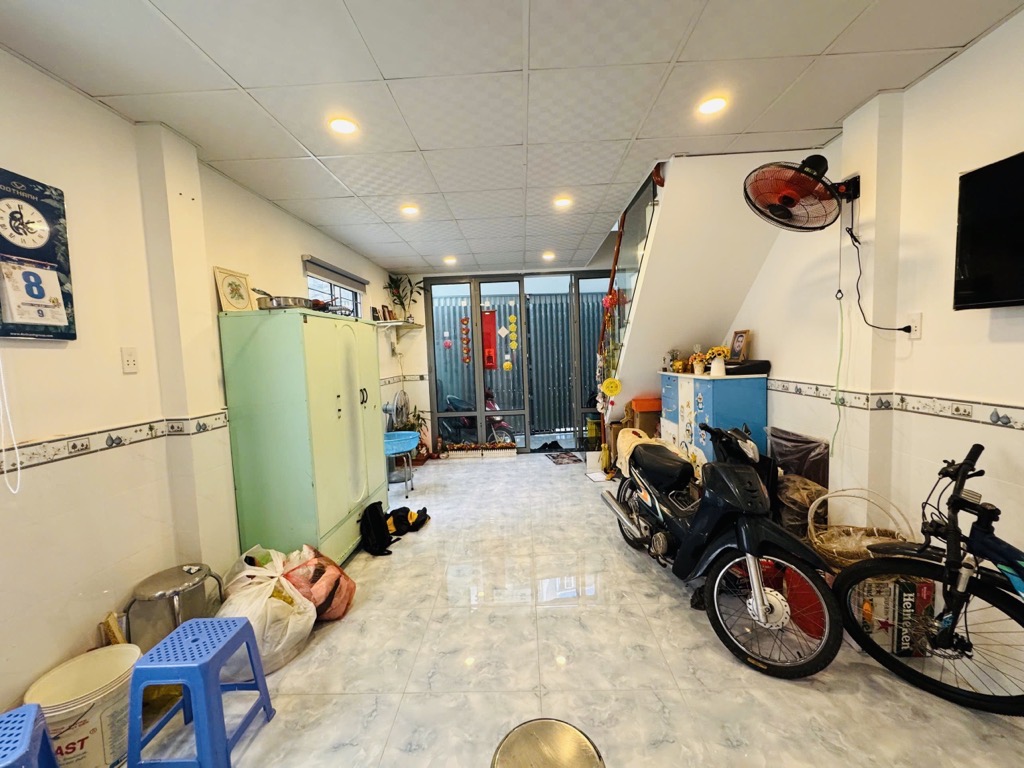 NHÀ BÁN GẤP GẦN ĐƯỜNG HOÀNG SA SỔ HỒNG RIÊNG GIÁ SIÊU HỜI